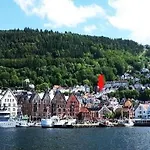 Apartamento 2-roms Med Spektakulaer Utsikt Og Privat Hage Bergen