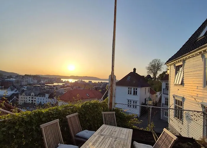 2-roms Med Spektakulaer Utsikt Og Privat Hage דירה *