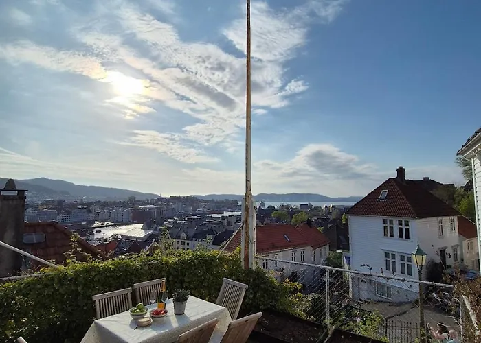 2-roms Med Spektakulaer Utsikt Og Privat Hage דירה