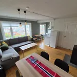 2-roms Med Spektakulaer Utsikt Og Privat Hage Apartment *