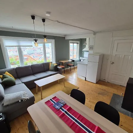 2-roms Med Spektakulaer Utsikt Og Privat Hage Apartman *