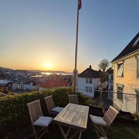 2-roms Med Spektakulaer Utsikt Og Privat Hage Apartman *