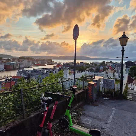 2-roms Med Spektakulaer Utsikt Og Privat Hage