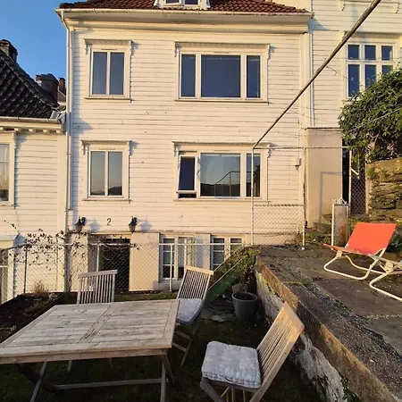 2-roms Med Spektakulaer Utsikt Og Privat Hage