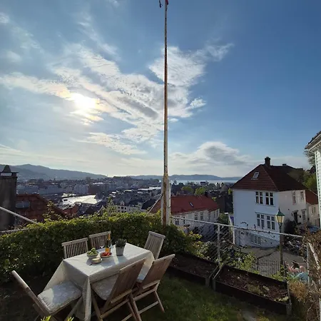 2-roms Med Spektakulaer Utsikt Og Privat Hage Daire