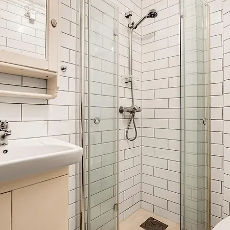 2-roms Med Spektakulaer Utsikt Og Privat Hage דירה