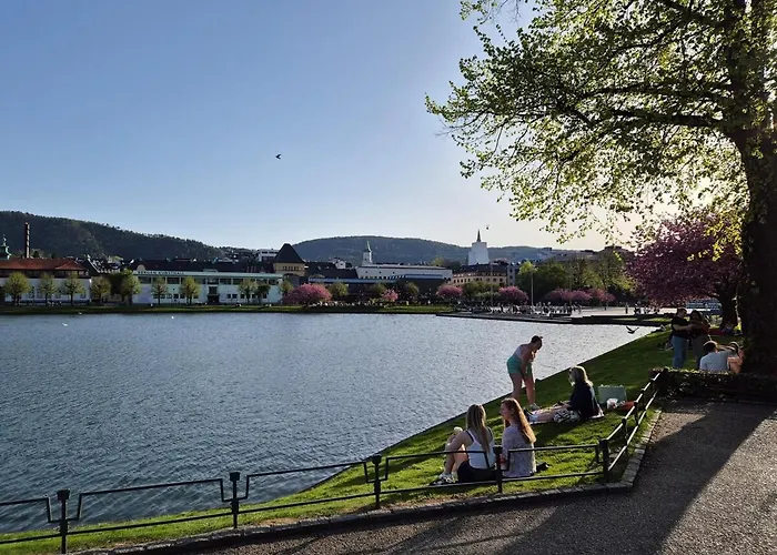 아파트 2-roms Med Spektakulaer Utsikt Og Privat Hage 베르겐